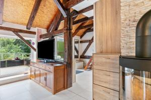 a kitchen with wooden ceilings and a tv on a counter at Wohnung am Stadtrand im Grünen in Zeuthen