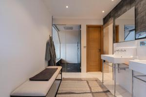 a bathroom with a bench and a sink and a shower at Suite Cathédrale - Ty Castel in Ploeren +18 photos