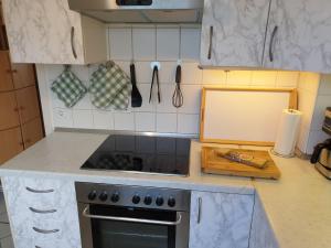 a kitchen with a stove and a counter top at Ferienwohnung Strandperle-Schilksee in Schilksee