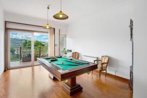 a living room with a pool table in it at Carmelo y Carmela 6 in Teror