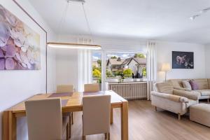 a dining room and living room with a table and chairs at Annes Stübchen in Schmallenberg