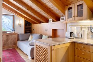 a kitchen and living room with a couch at Mayr Apartments Fünf in Plaus +20 photos