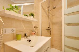 a bathroom with a sink and a shower at 1b Srv in Vecindario +12 photos