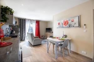 a kitchen and living room with a table and chairs at Gite le Pic Epeiche in Sarlat-la-Canéda