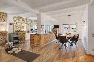 a kitchen and living room with a table and chairs at Hof Musial in Pokrent