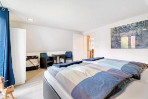 a bedroom with a large bed and a table at Ferienwohnung Feuerbach in Telgte