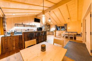 a kitchen and living room with a table and chairs at Ratscheinerhof App Gipfelglück in Lazfons