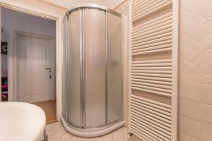 a glass shower in a bathroom with a toilet at Casa Zanoni in Arco