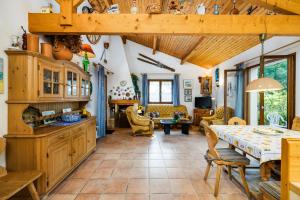 a kitchen and living room with a table and chairs at Maison entre Lac et Océan in Biscarrosse