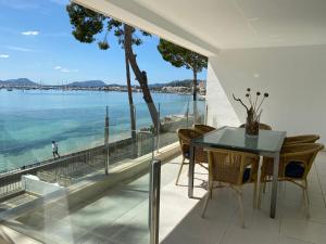 a dining room with a view of the ocean at Catalina 2a tres dormitorios in Port de Pollensa
