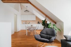 a living room with a table and a chair at Logement calme proche centre ville in Rennes