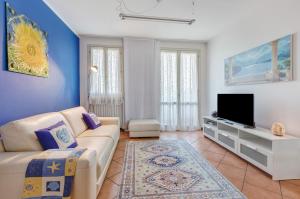 a living room with a couch and a flat screen tv at Residence Franciacorta in Rovato