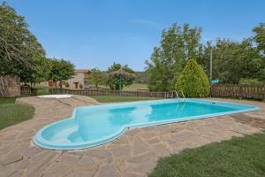 a blue swimming pool in a yard at Les Cases in Sagás