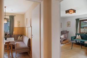a living room with a couch and a table at Ferienwohnung Pfingstrose in Garmisch-Partenkirchen