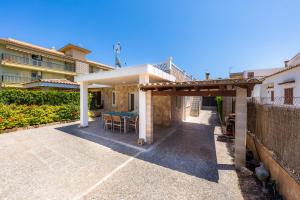 a patio with a table and a roof at Can Juanito in Alcudia