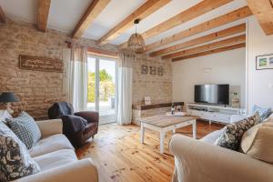 a living room with a couch and a table at La Belle Parenthèse à la Rochelle in Vergné