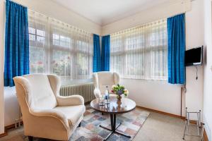 a living room with two chairs and a table at Pension Alte Gerbe in Außerurberg