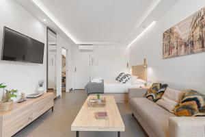a living room with a couch and a bed at Manuela's whim in Málaga