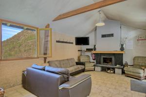 a living room with a couch and a fireplace at Maison Skioura, Gite De Groupe in Luchon