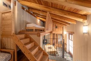 a staircase in a log cabin with wooden beams at Civico 6 in Marmora