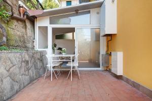 a patio with a table and chairs next to a building at Moneglia Monte in Moneglia