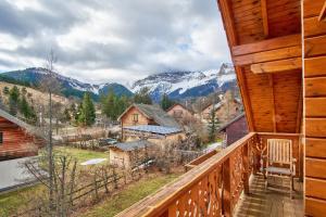 a balcony of a cabin with a view of the mountains at Chalet le Serac in Gresse-en-Vercors