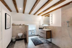 a bathroom with a toilet and a sink at Modernes Loft mitten im Grünen in Neukirchen-Vluyn +23 photos