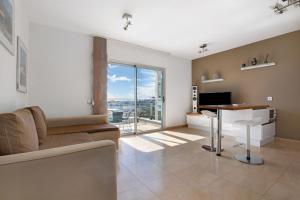a living room with a couch and a table at Casa Mar y Luz in Morro del Jable