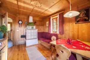 a living room with a red couch and a table at Hoferhof Apartement Bergspitze in Schenna