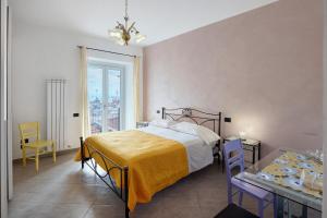 a bedroom with a bed and a table at Ce Tour - Cetara Guest House in Cetara