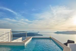 Bazén v ubytování La Maltese Private House Imerovigli nebo v jeho okolí