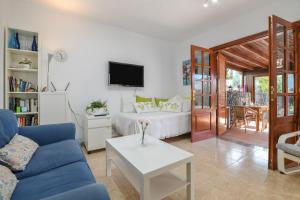a living room with a couch and a table at Bungalow Playa Bastián in Costa Teguise