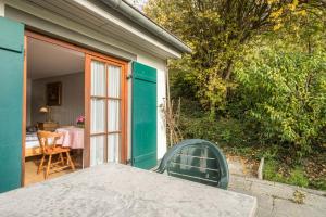 a table and chairs in front of a house at Ferienwohnung Achraintal 4 in Lindau