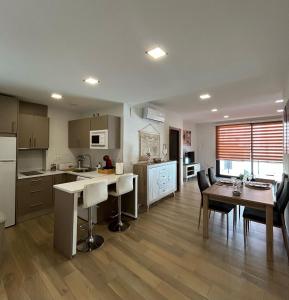 an open kitchen and dining room with a table at Edificio Type I in Puente Genil