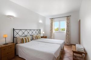 a bedroom with a large bed and a window at Apartamento Tavirasol in Tavira +16 photos