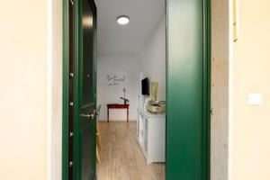 a green door leading into a room with a desk at Lo scoglio in Bogliasco