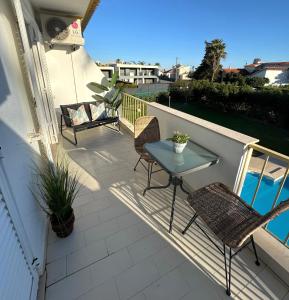 a patio with chairs and a table on a balcony at Villa Martina in Albufeira