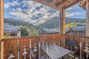 a view from the balcony of a cabin with a table and chairs at Le calme de Ax in Ax-les-Thermes