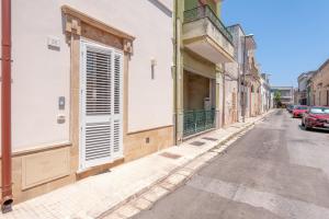 an empty street in a city with buildings at Rosy Maison in Squinzano