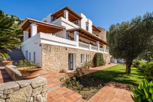 an image of a villa with a yard at Can Bernat in Can Furnet