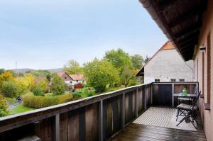 a balcony with a view of a yard at De Lüttje Utkiek in Bühren