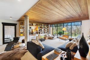 a large living room with a large wooden ceiling at Casa Do Alto Da Coutada in Ponte de Lima