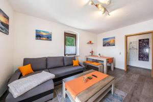 a living room with a couch and a table at Freundliche 50m² Ferienwohnung in Sonnenberg