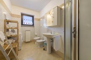 a bathroom with a sink and a toilet at Como's Lake Mountains beb in Cremeno
