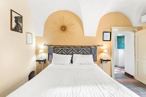 a bedroom with a large bed in a room at Romeo e Giulietta Rooms in Bosa