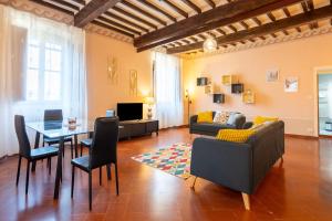 a living room with a table and chairs at Palazzo Cofani in Arezzo