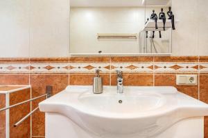 a bathroom with a white sink and a mirror at Zum weißen Roß in Hausen
