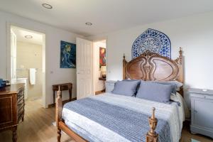 a bedroom with a large bed and a bathroom at Casa Real De Cima in Fervença +16 photos