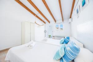 a white room with two beds and a window at Cal Rei in Inca +21 photos