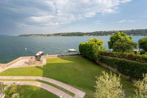 a garden with a view of a body of water at Aa Apartments La Gioconda in Salò